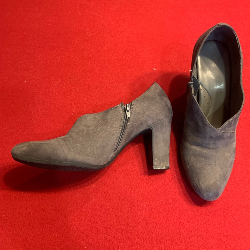 AEROSOLES Charcoal Women's Heels